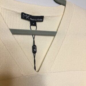 NWT Metric Knits Cream/ Ivory V Neck Sweater | SMALL
